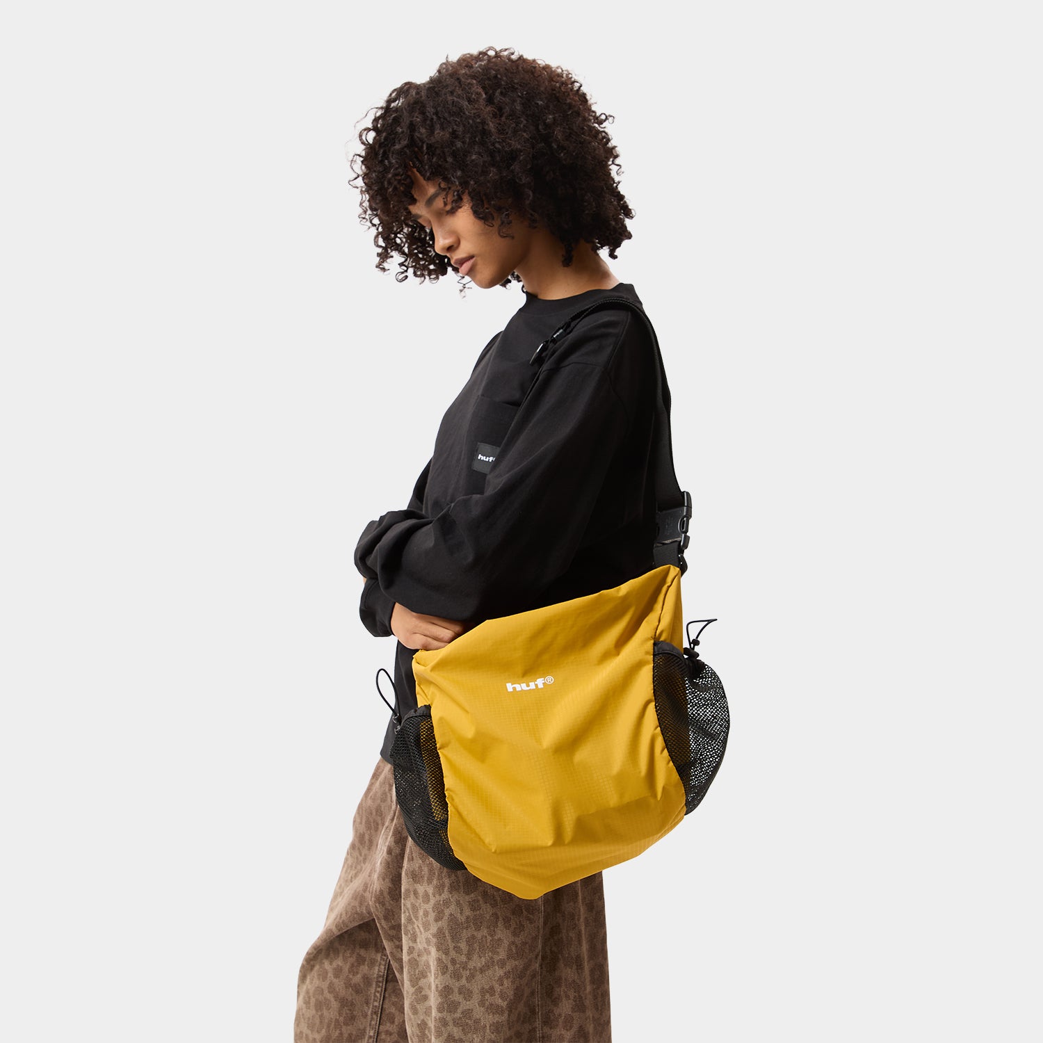 HUF (ハフ) Worldwide JP /BAGS(バッグ)/ huf eightynine MID SHOULDER BAG商品 / BLACK