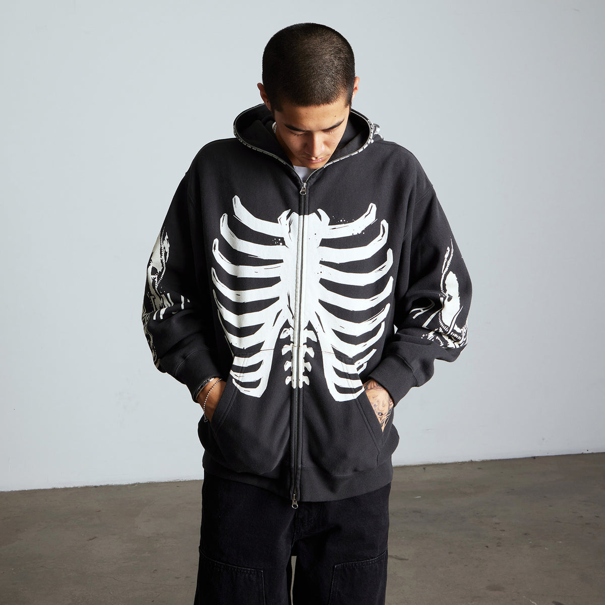 HUF (ハフ) Worldwide JP /HOODIES(パーカー)/ HUF X ALIENS FACEHUGGER FULL ZIP WASHED HOODIE商品 / VINTAGE BLACK