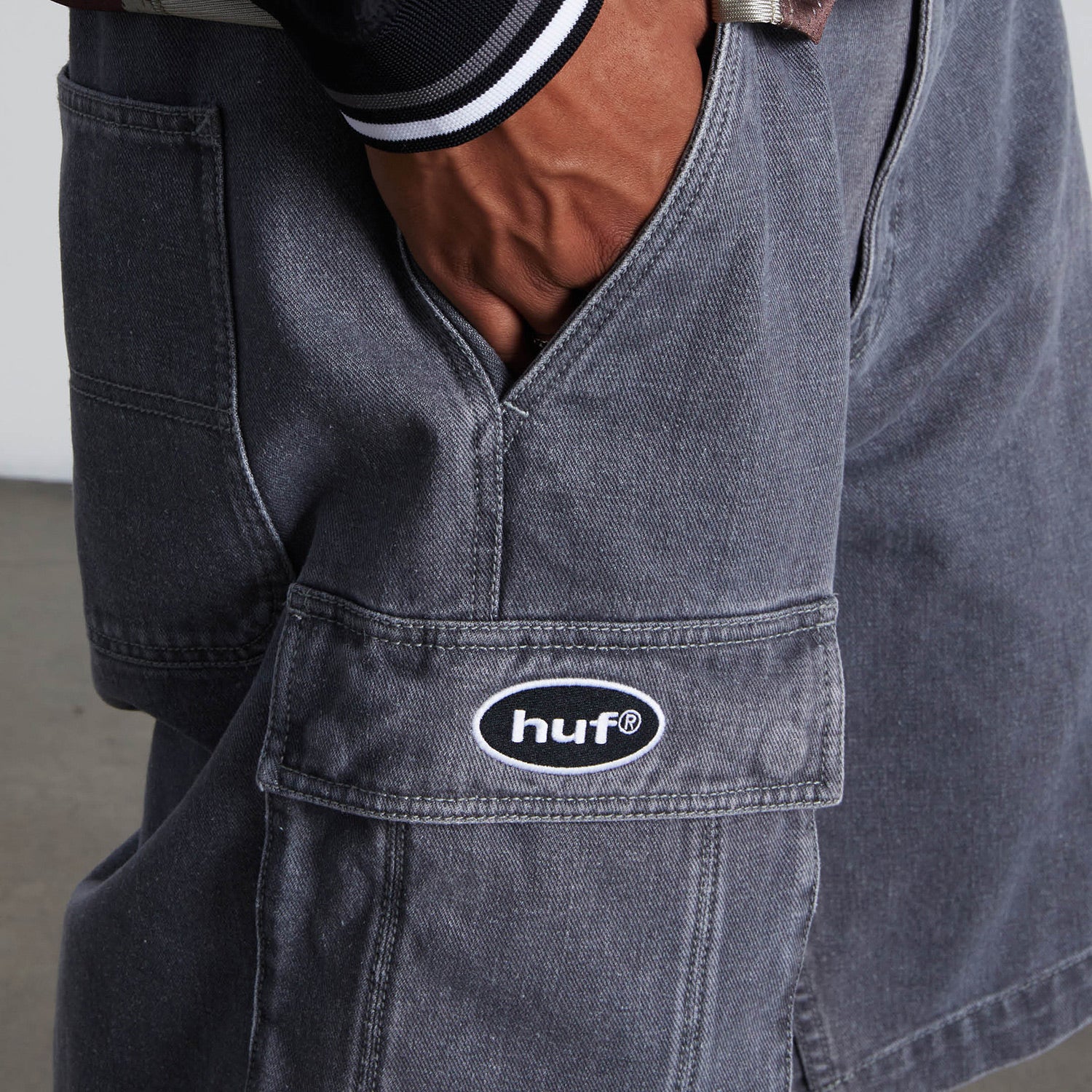 HUF (ハフ) Worldwide JP /SHORTS(ショーツ)/ OVAL DENIM CARGO SHORT商品 / INDIGO
