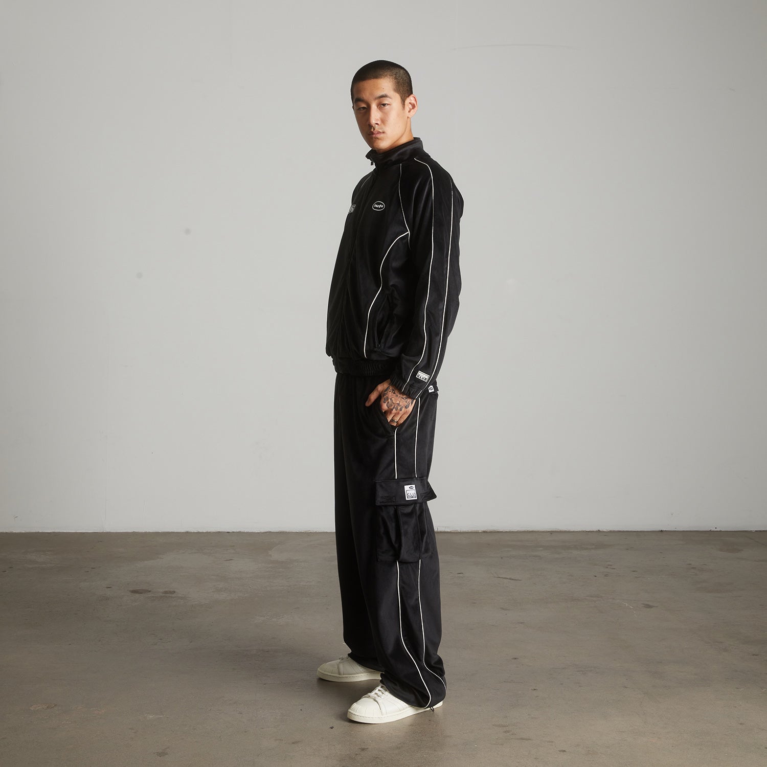 HUF (ハフ) Worldwide JP /PANTS(パンツ)/ HUF X PROCLUB VELOUR CARGO PANT商品 / BLACK