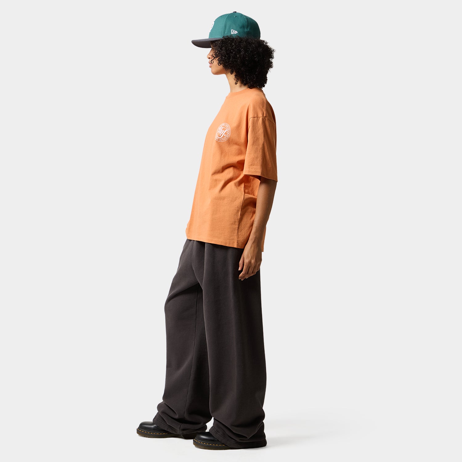 HUF (ハフ) Worldwide JP /T-SHIRTS(Tシャツ)/ SHARP SCRIPT TEE商品 / LT BLUE