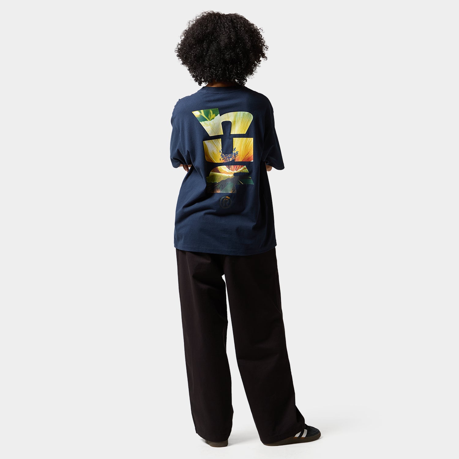 HUF (ハフ) Worldwide JP /T-SHIRTS(Tシャツ)/ KNOCKOUT FLOWER TEE商品 / NAVY