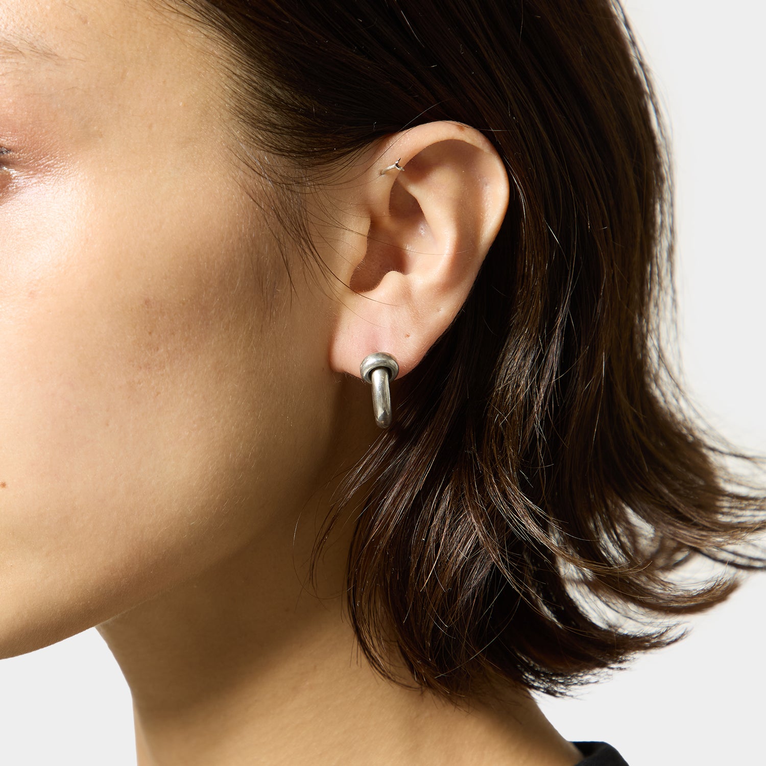 HUF シルバー フープピアス 葉模様 BUTTON UP HOOP PIERCE｜JEWELRY（ジュエリー）｜【公式通販 HUF】｜ハフ