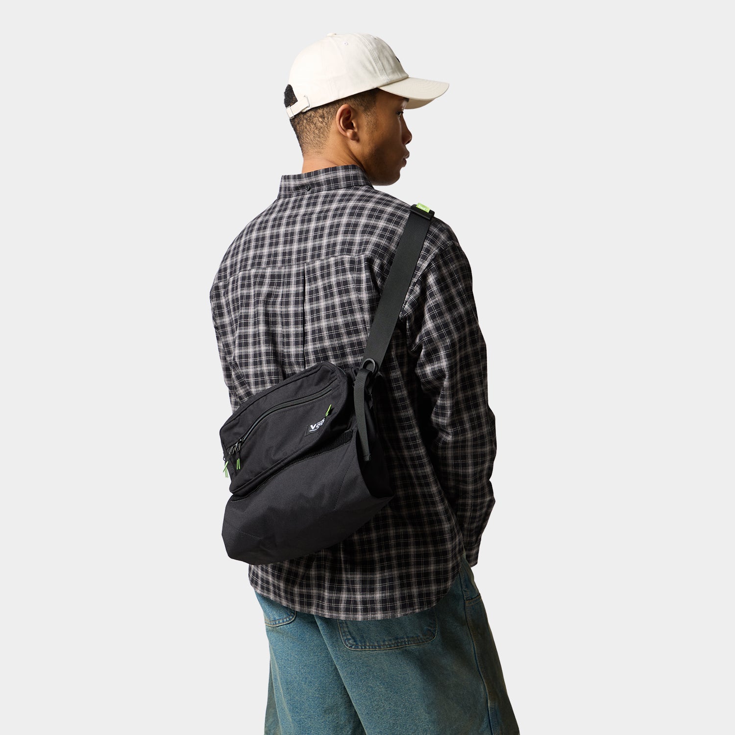 HUF (ハフ) Worldwide JP /BAGS（バッグ）/ HUF X VAGA MAGIC POCKET商品 / BLACK