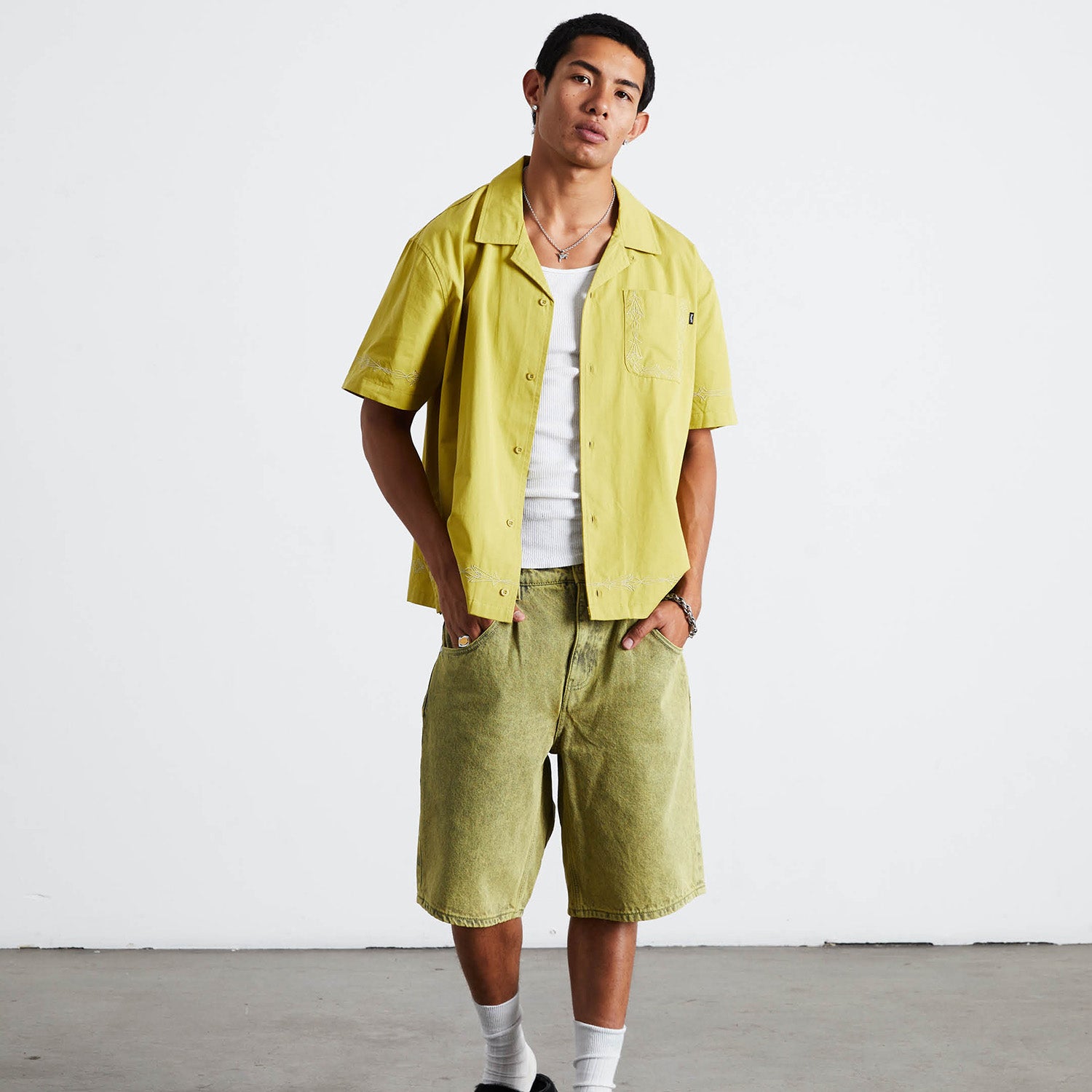 HUF (ハフ) Worldwide JP /TOPS & SHIRTS（トップス&シャツ）/ PINSTRIPE EMBROIDERED RESORT SHIRT商品 / AVOCADO