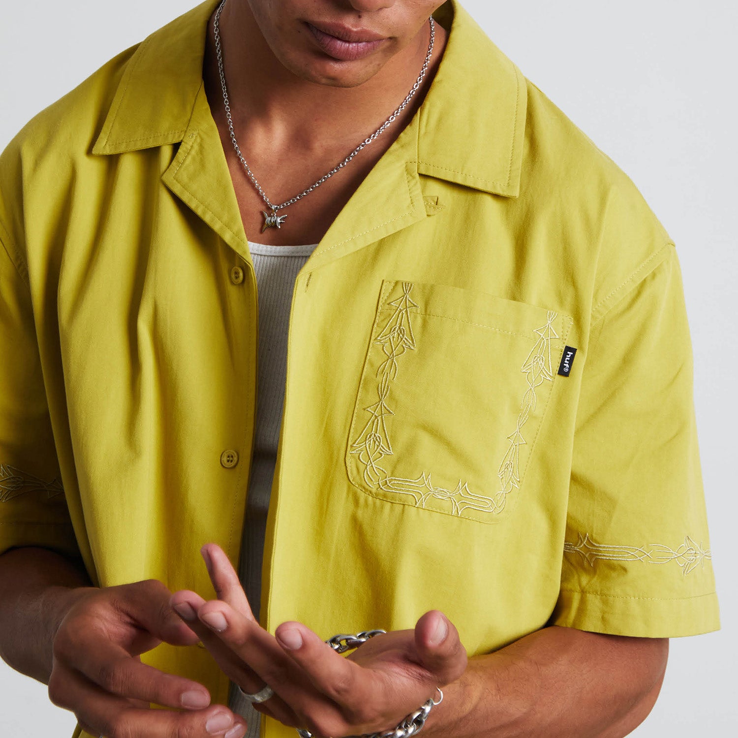 HUF (ハフ) Worldwide JP /TOPS & SHIRTS（トップス&シャツ）/ PINSTRIPE EMBROIDERED RESORT SHIRT商品 / AVOCADO