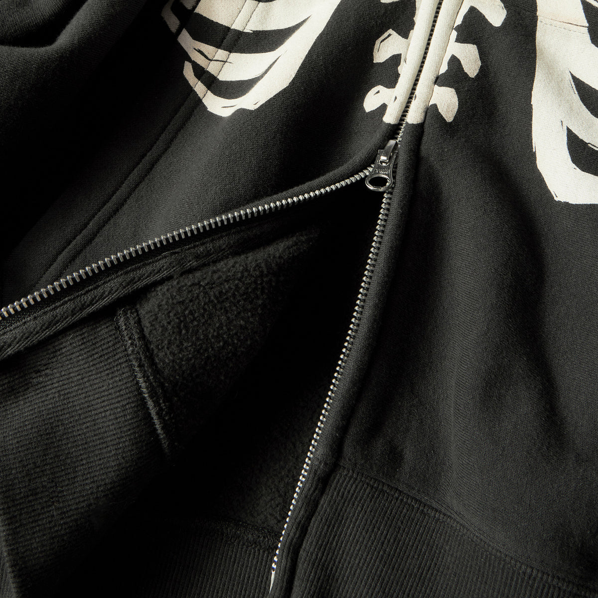 HUF (ハフ) Worldwide JP /HOODIES（パーカー）/ HUF X ALIENS FACEHUGGER FULL ZIP WASHED HOODIE商品 / VINTAGE BLACK