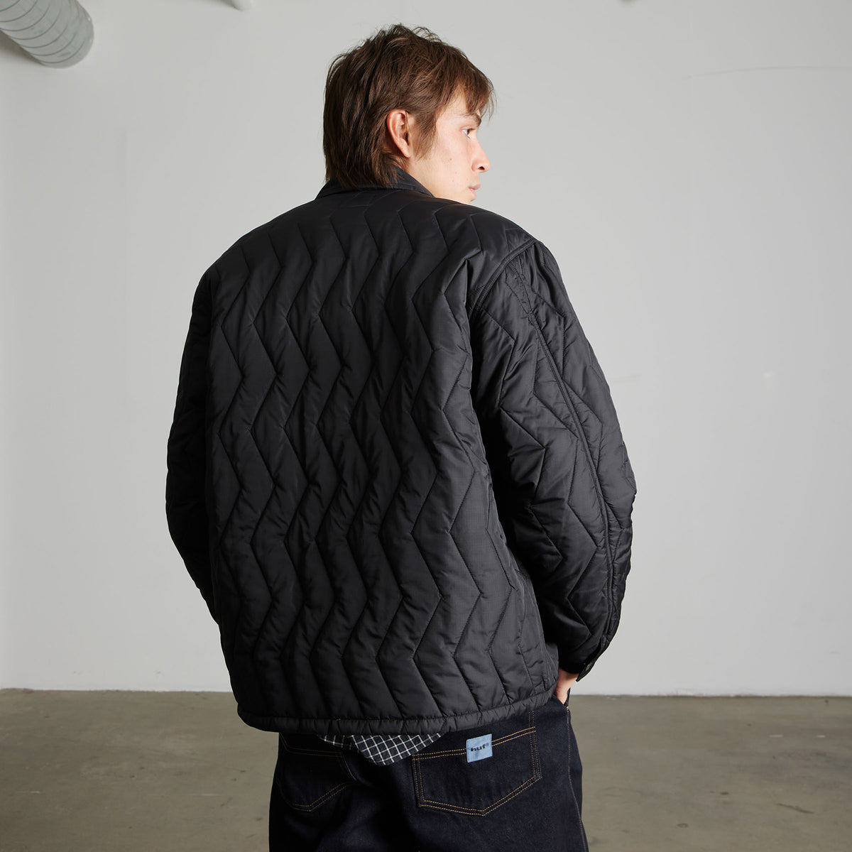 HUF (ハフ) Worldwide JP /JACKETS（ジャケット）/ ZIG ZAG QUILTED CHORE JACKET商品 / BLACK