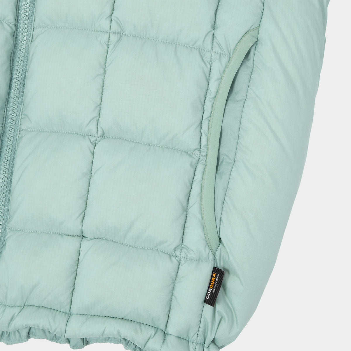 HUF (ハフ) Worldwide JP /JACKETS（ジャケット）/ huf® X TAION SIERRA FEATHER LIGHT HOODED JACKET商品 / LT BLUE