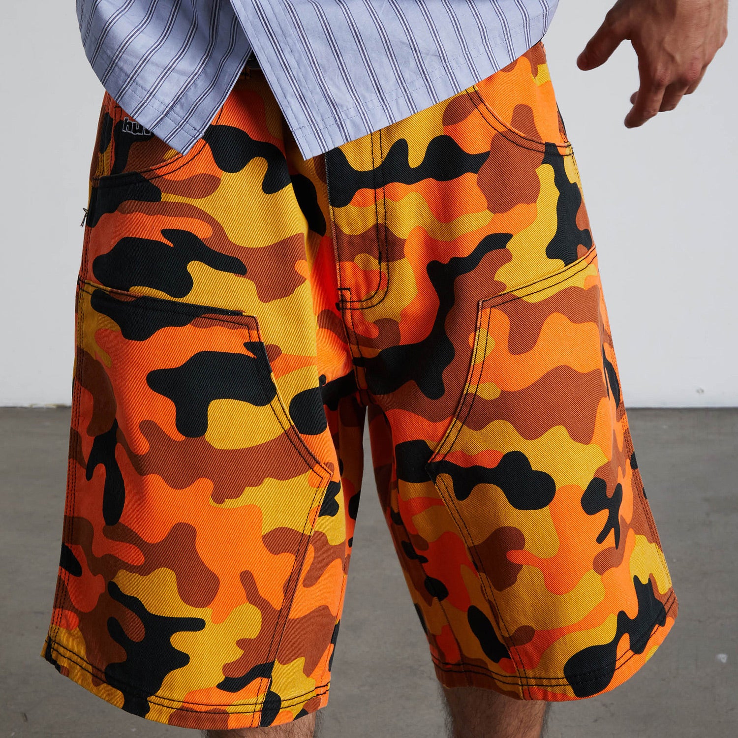 HUF (ハフ) Worldwide JP /SHORTS（ショーツ）/ KINDA LOOSE DOUBLE KNEE CAMO SHORT商品 / LAVA