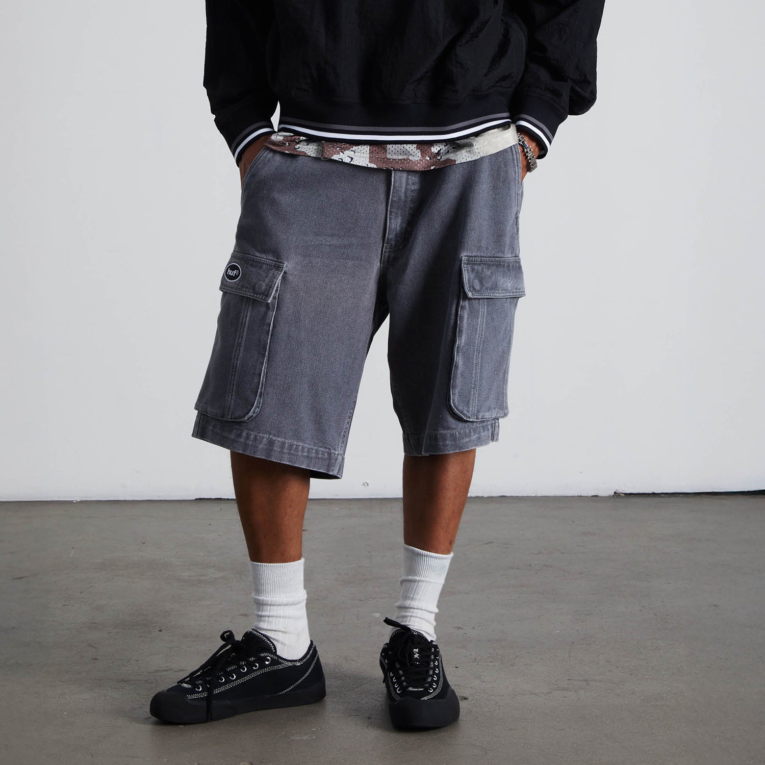 HUF (ハフ) Worldwide JP /SHORTS（ショーツ）/ OVAL DENIM CARGO SHORT商品 / INDIGO