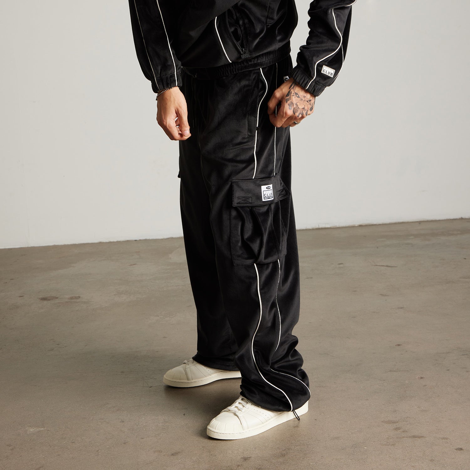 HUF (ハフ) Worldwide JP /PANTS（パンツ）/ HUF X PROCLUB VELOUR CARGO PANT商品 / BLACK