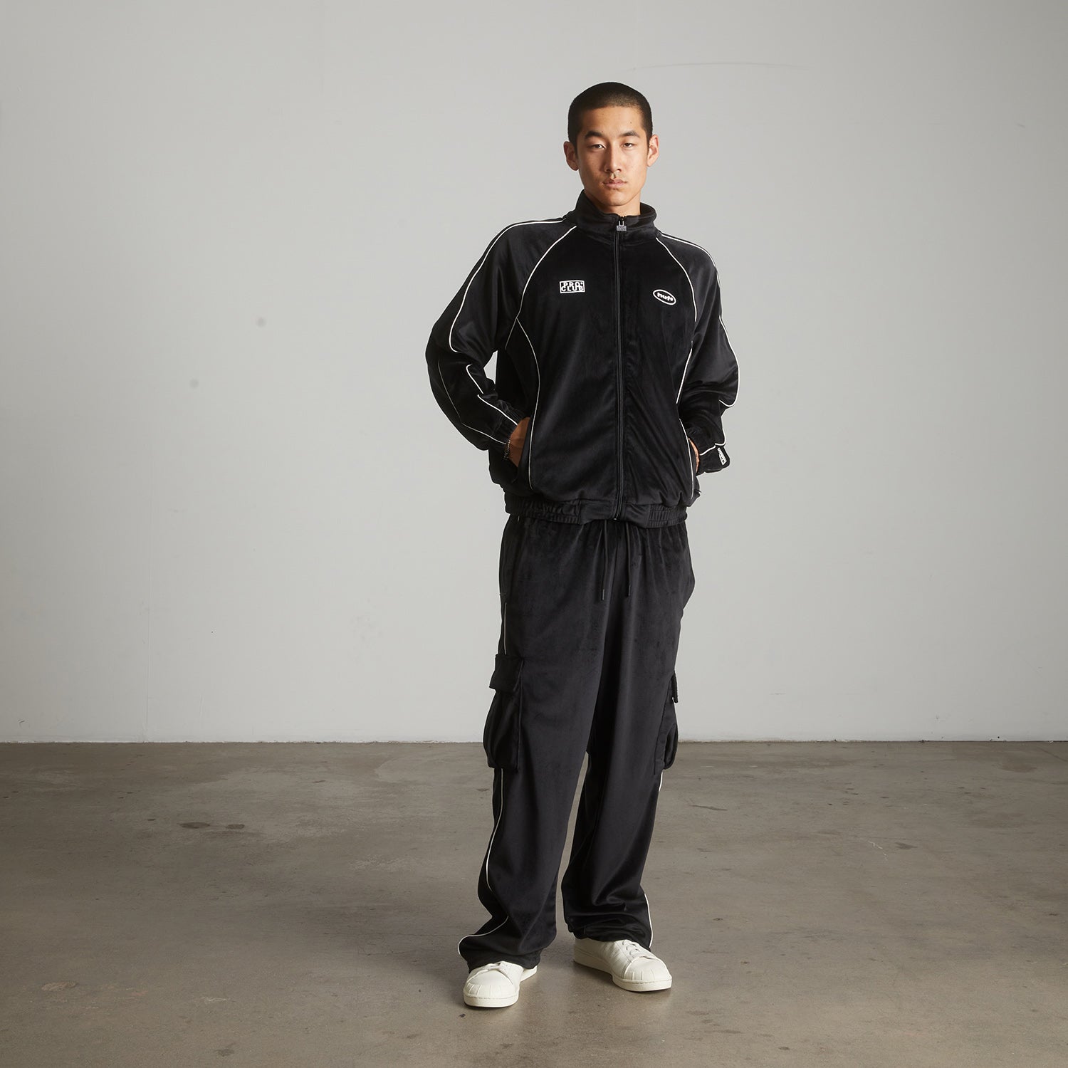HUF (ハフ) Worldwide JP /PANTS（パンツ）/ HUF X PROCLUB VELOUR CARGO PANT商品 / BLACK