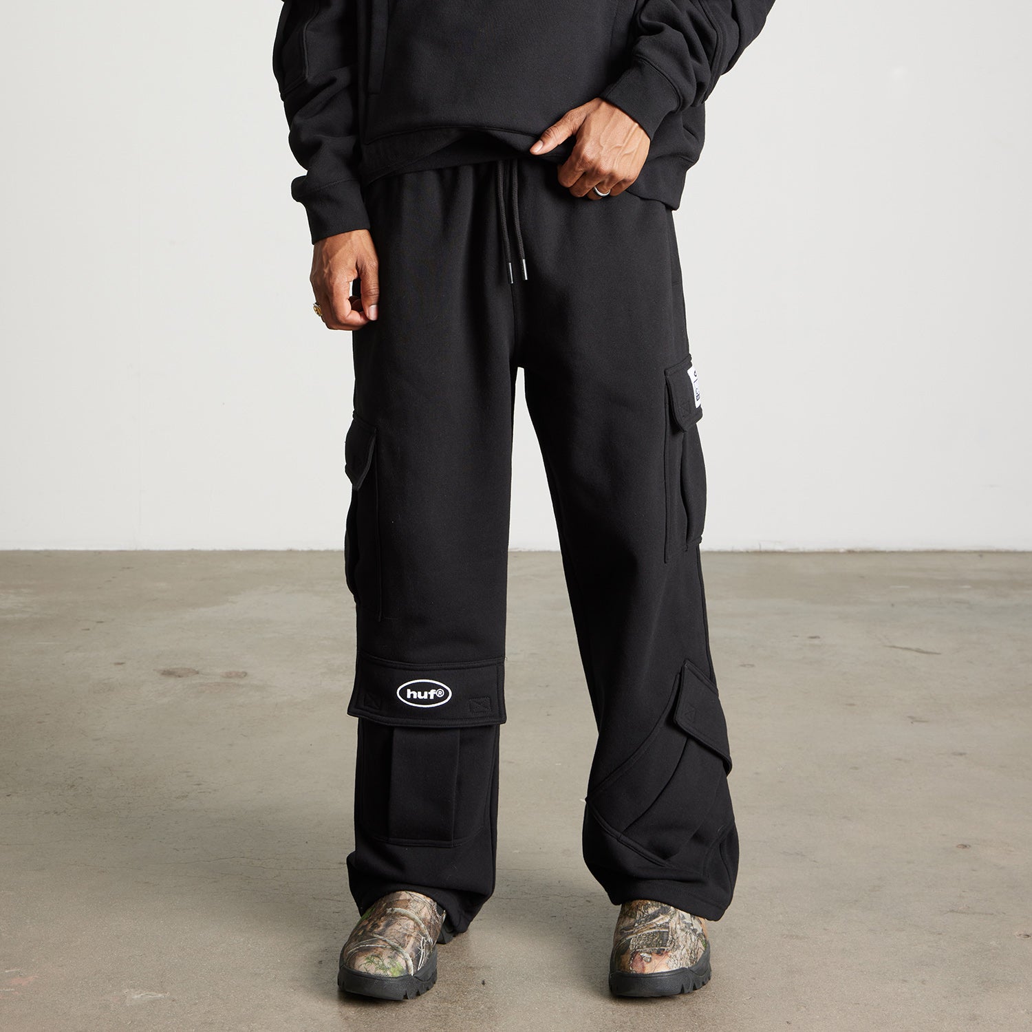 HUF (ハフ) Worldwide JP /PANTS（パンツ）/ HUF X PROCLUB MULTI POCKET PANT商品 / BLACK