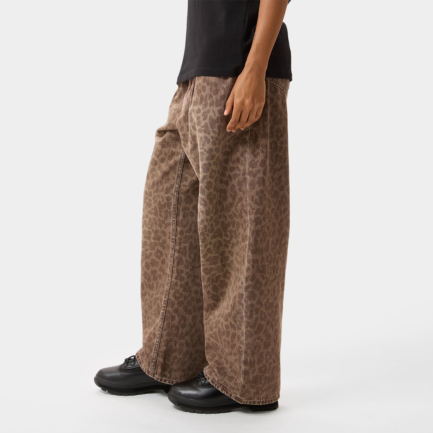 HUF (ハフ) Worldwide JP /PANTS（パンツ）/ LEOPARD WIDE DENIM PANT商品 / BROWN
