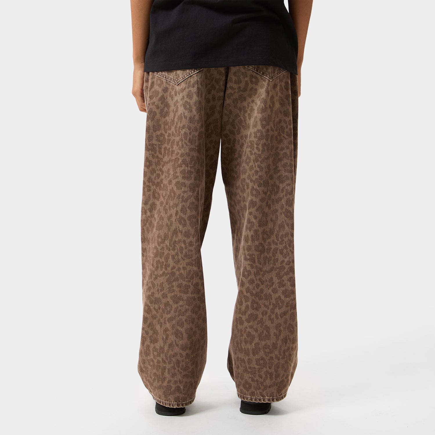 HUF (ハフ) Worldwide JP /PANTS（パンツ）/ LEOPARD WIDE DENIM PANT商品 / BROWN