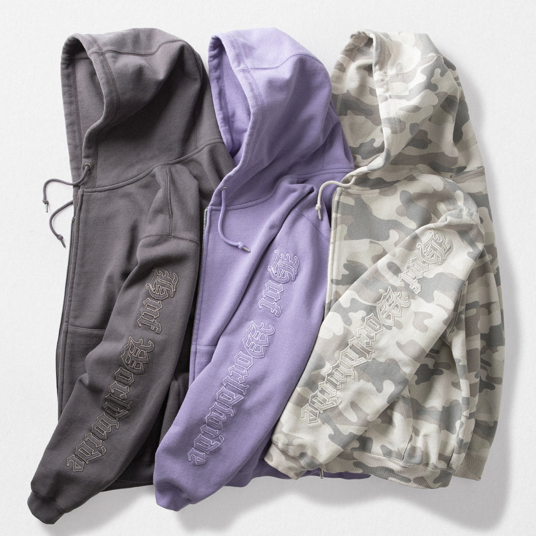 HOODIES & SWEATSHIRTS