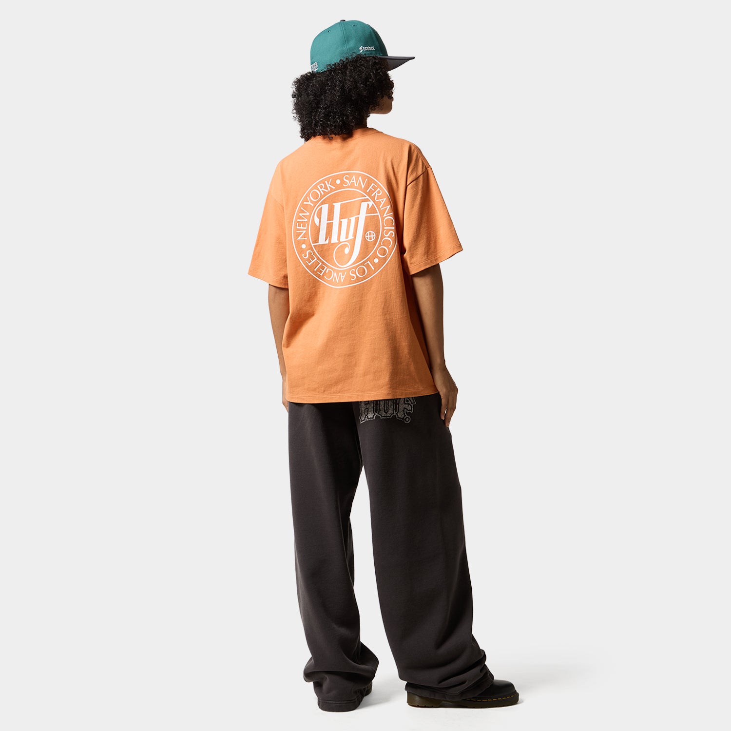 HUF (ハフ) Worldwide JP /T-SHIRTS（Tシャツ）/ SHARP SCRIPT TEE商品 / LT BLUE