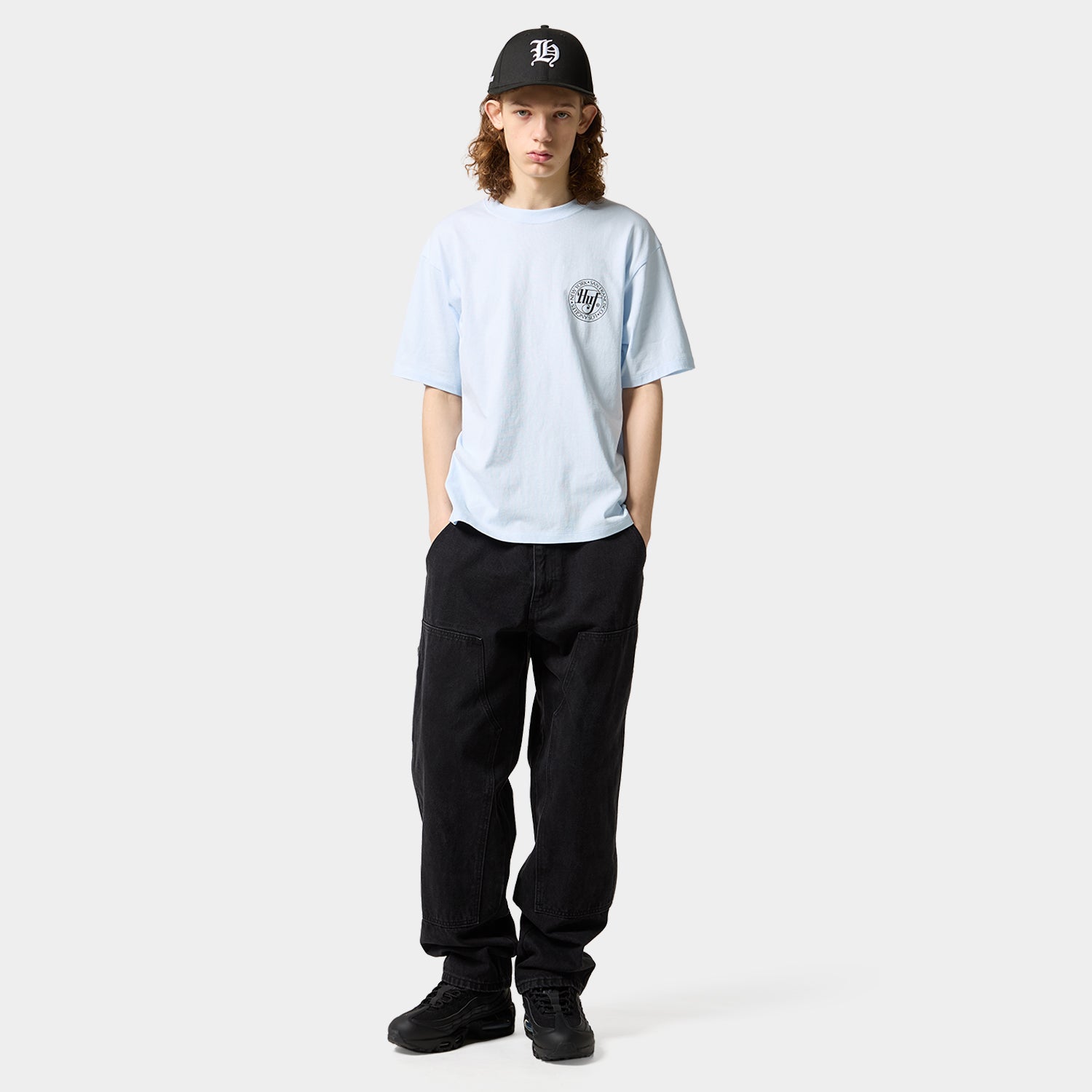 HUF (ハフ) Worldwide JP /T-SHIRTS（Tシャツ）/ SHARP SCRIPT TEE商品 / LT BLUE