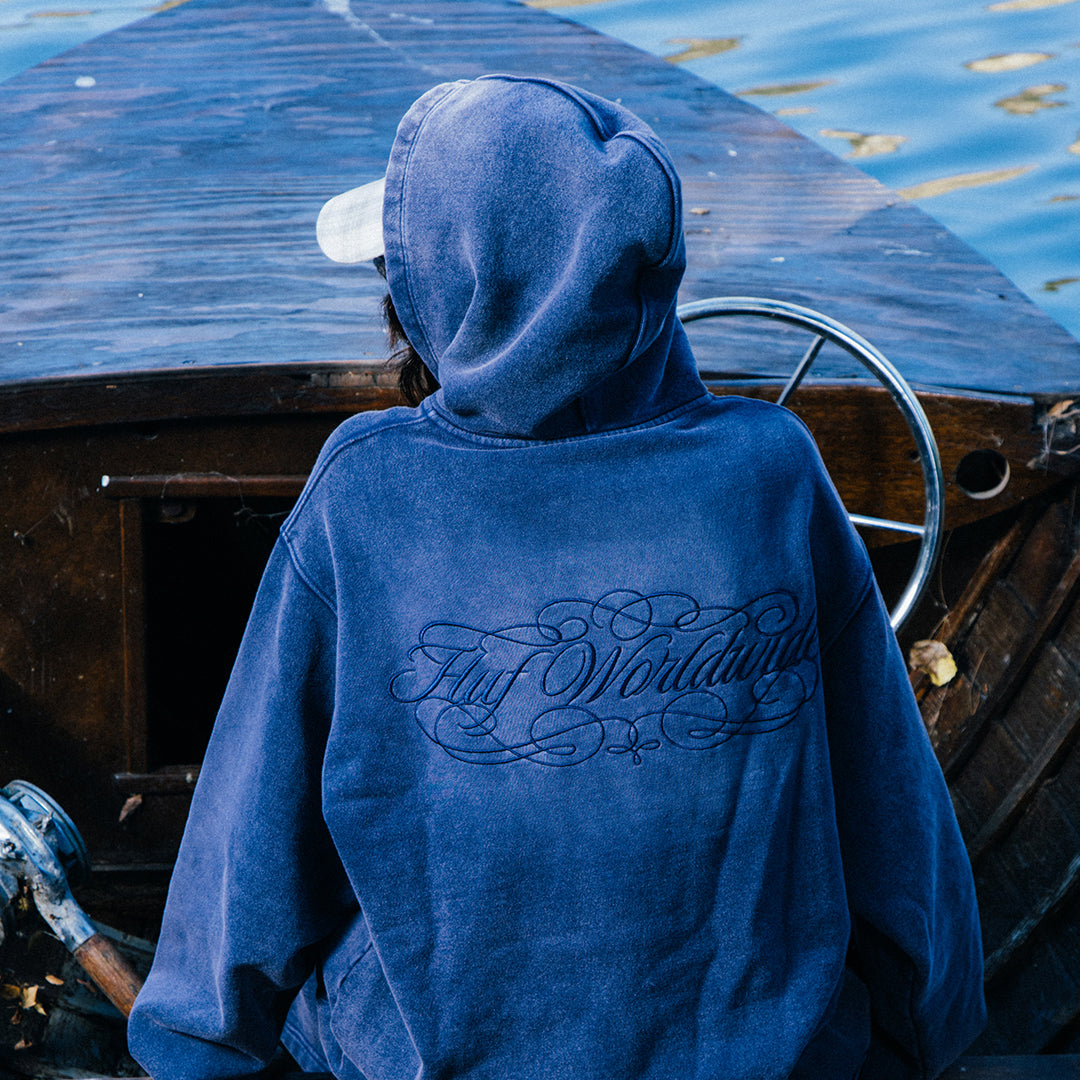 HOODIES & SWEATSHIRTS