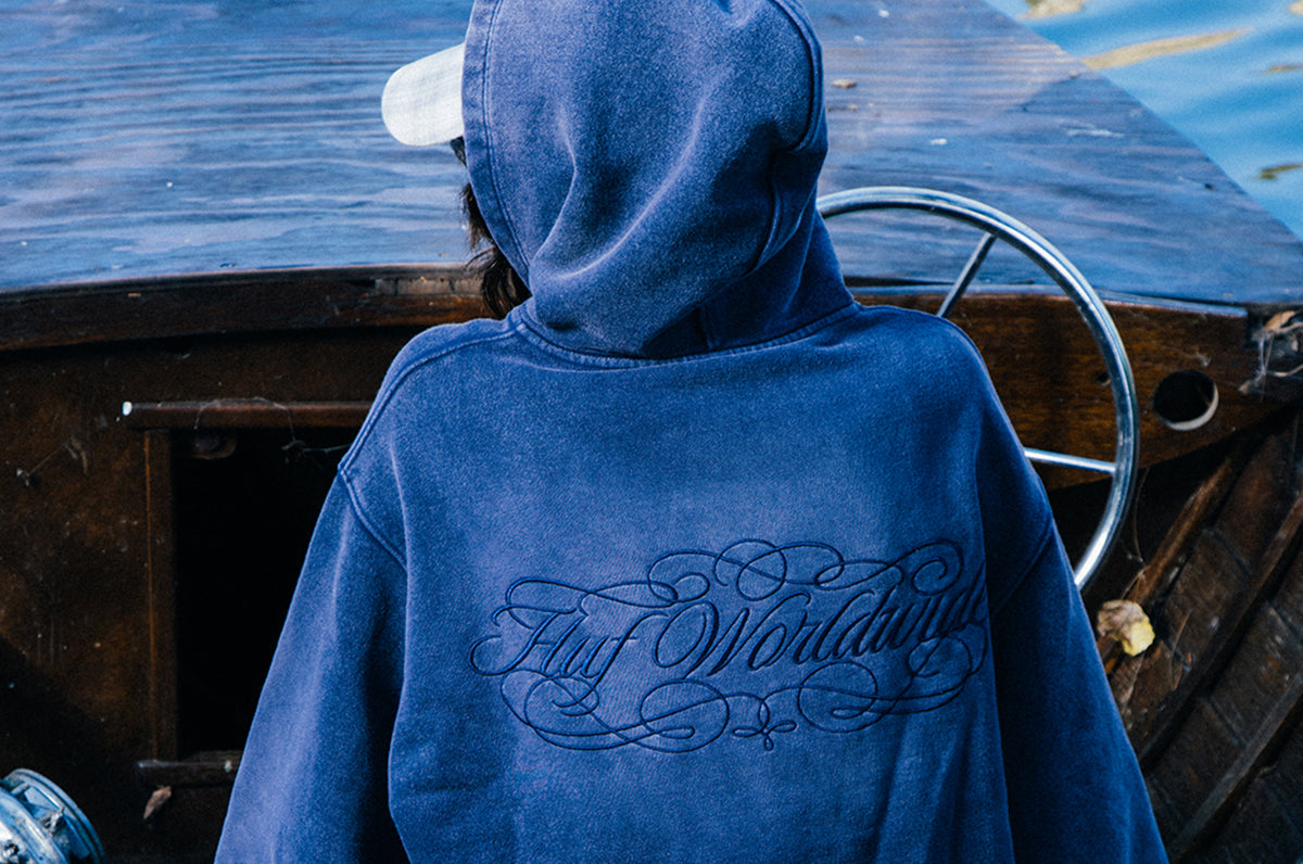 HOODIES & SWEATSHIRTS